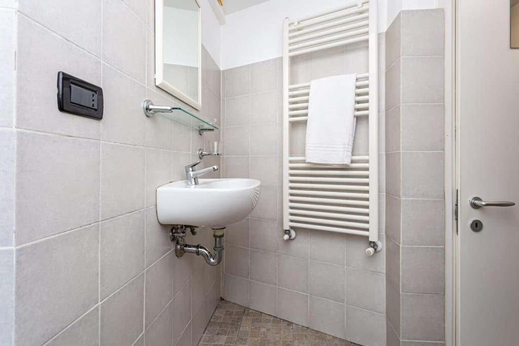 Apartment Adorno 2 - Affitti Brevi Italia Genoa Bagian luar foto